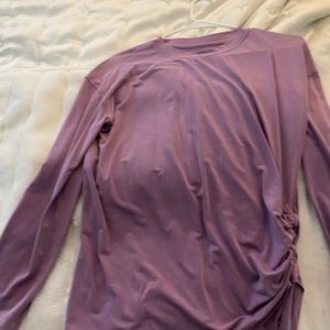 Side cinched long sleeve tee